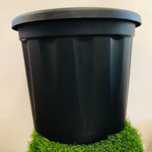 black plastic pot “18”