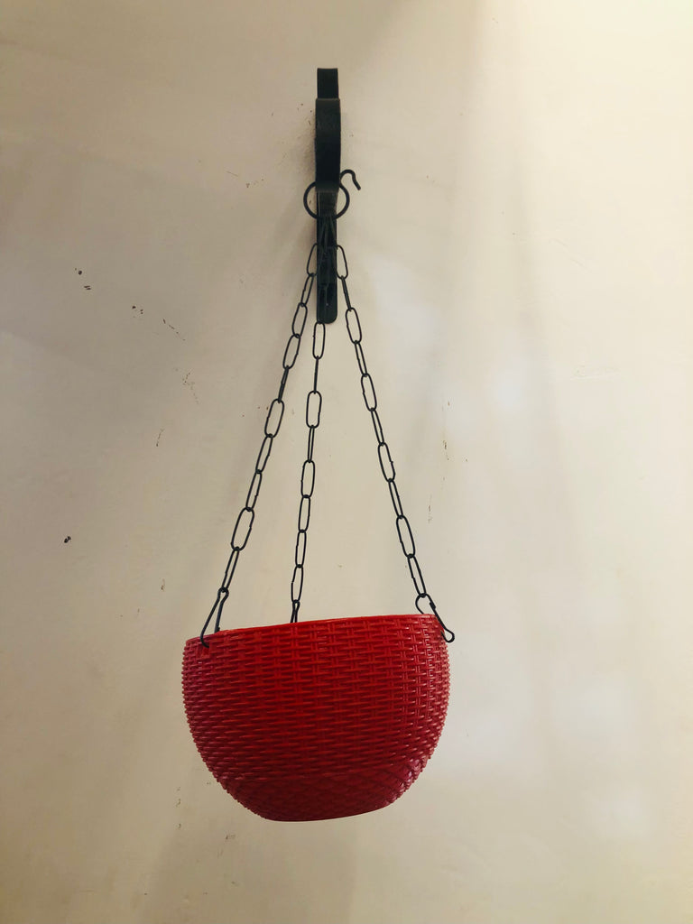 Metal hanging wall