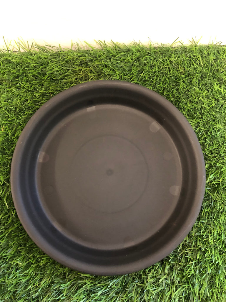 Black plate round “10”