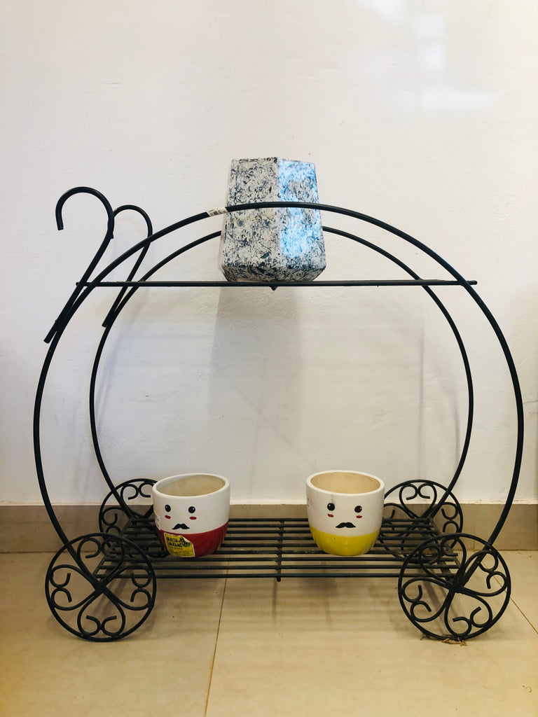 metal stand with 4 wheel