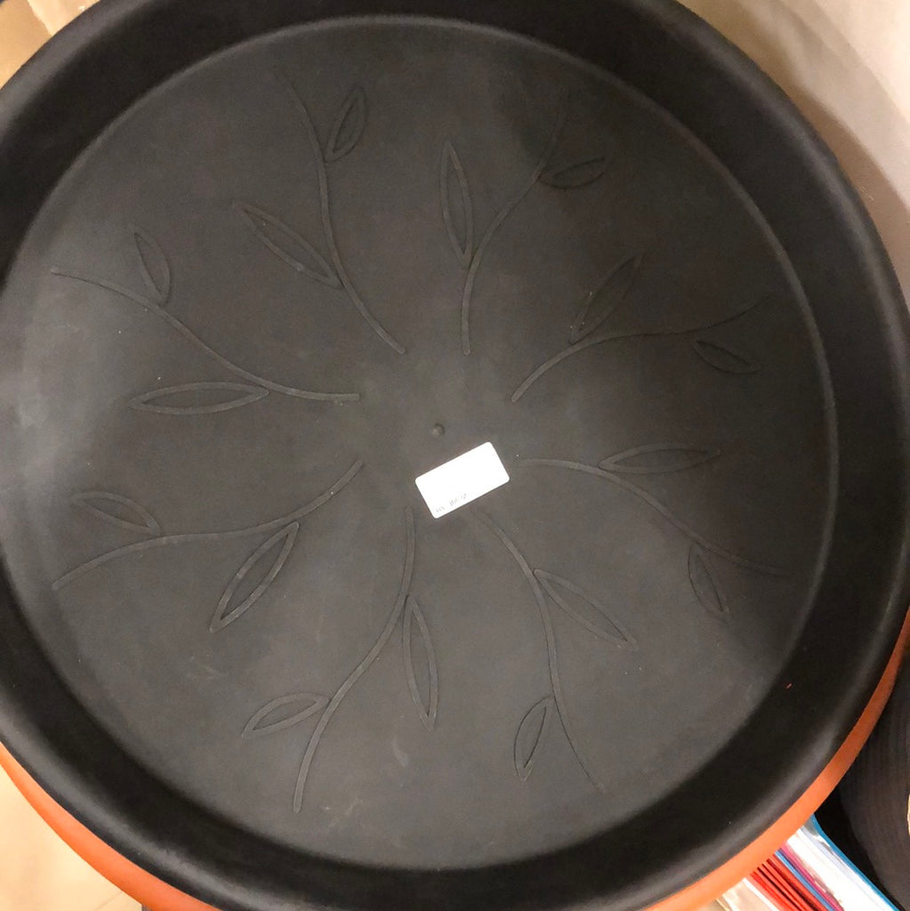 Black plate round “22”